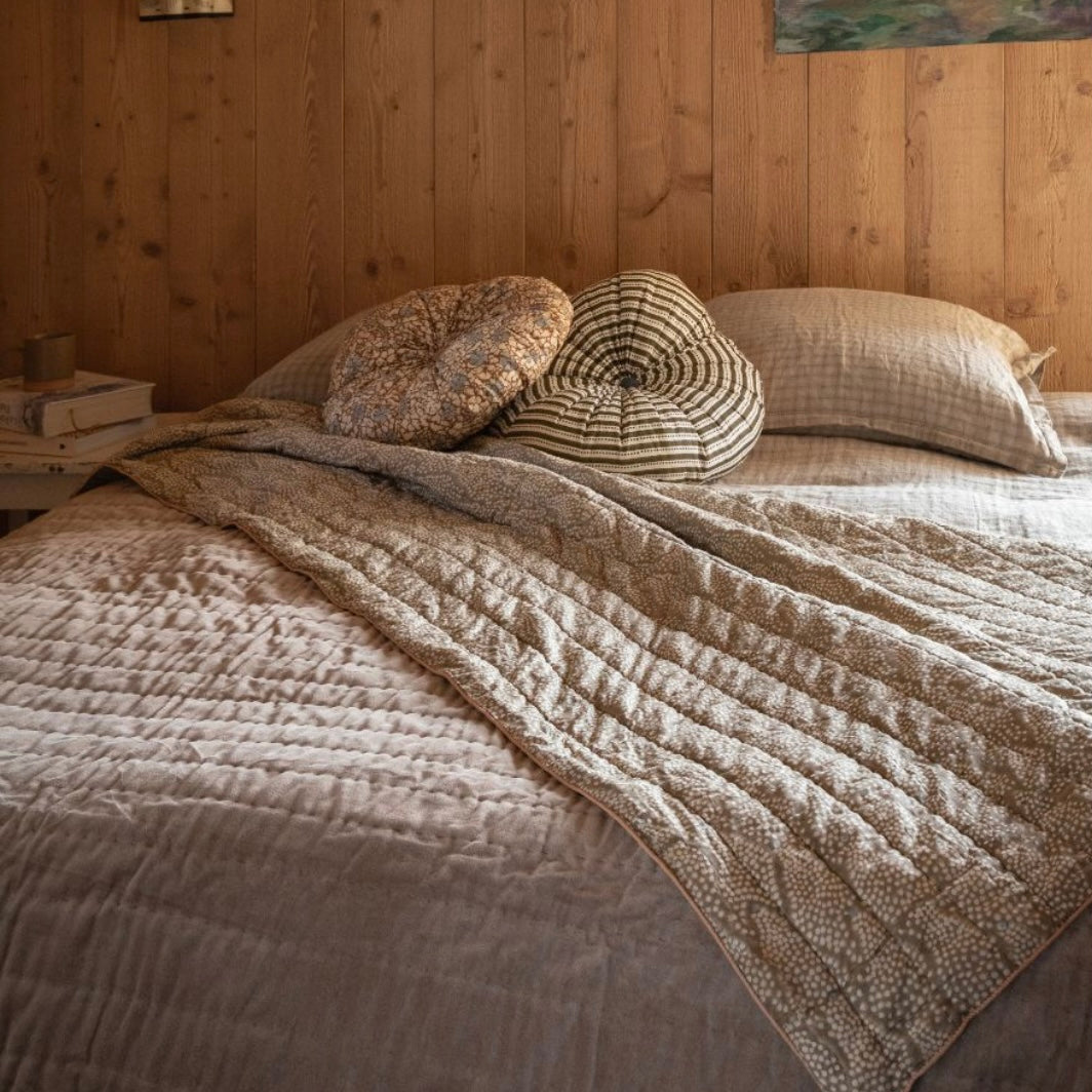 Reiko - stort quiltet sengetæppe beige