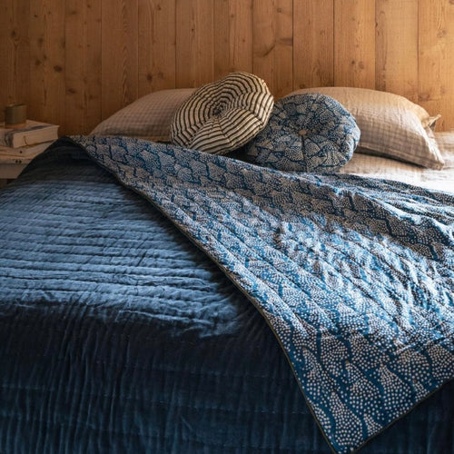 Reiko - stort quiltet sengetæppe dark dark blue