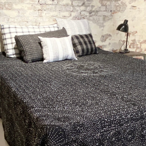 Kantha quilt sort 2.7 x 2.25 m.