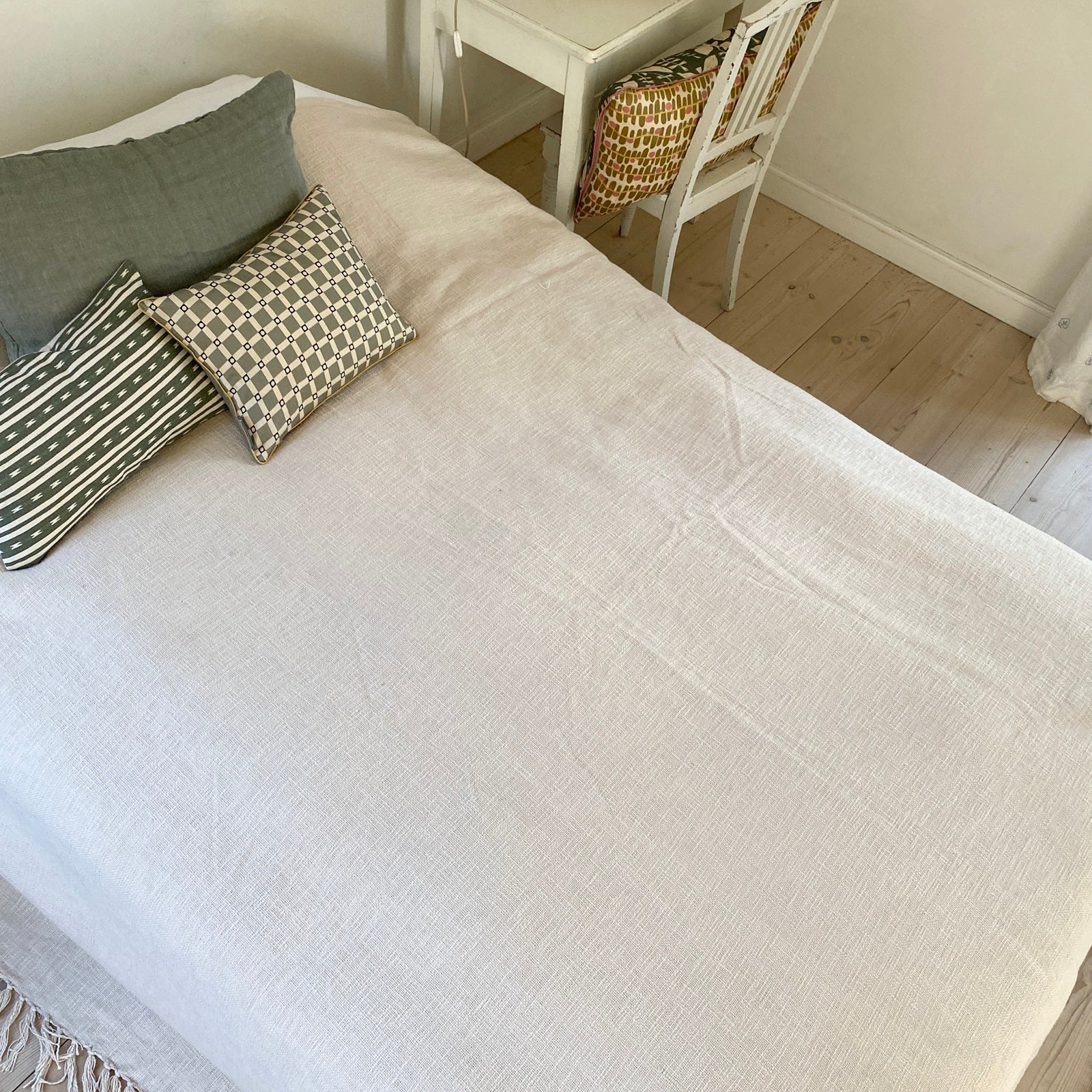 Khadi Cotton handwowen 2.6 x 2.3 m.