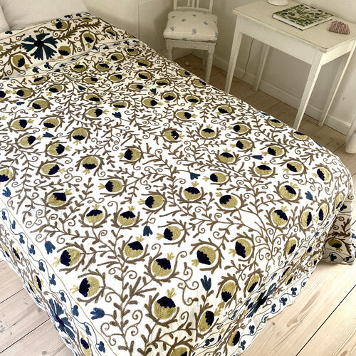 Suzani sengetæppe No 46 - 2.6 x 2.3 m.