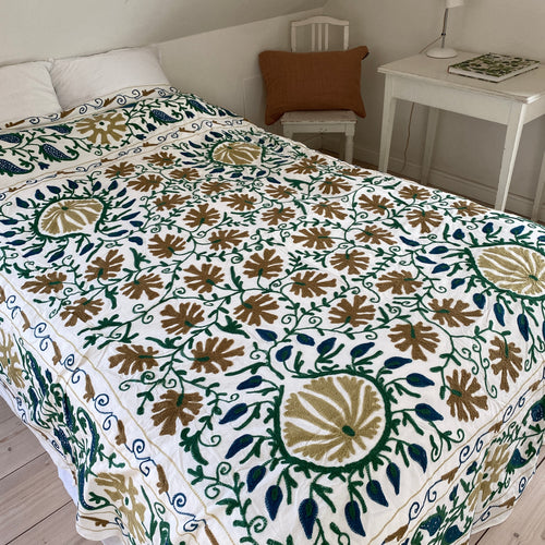Suzani sengetæppe No 47 - 2.6 x 2.3 m.