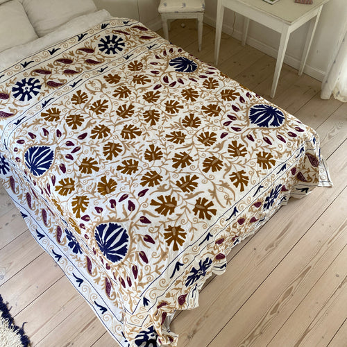 Suzani sengetæppe No 48 - 2.6 x 2.3 m.