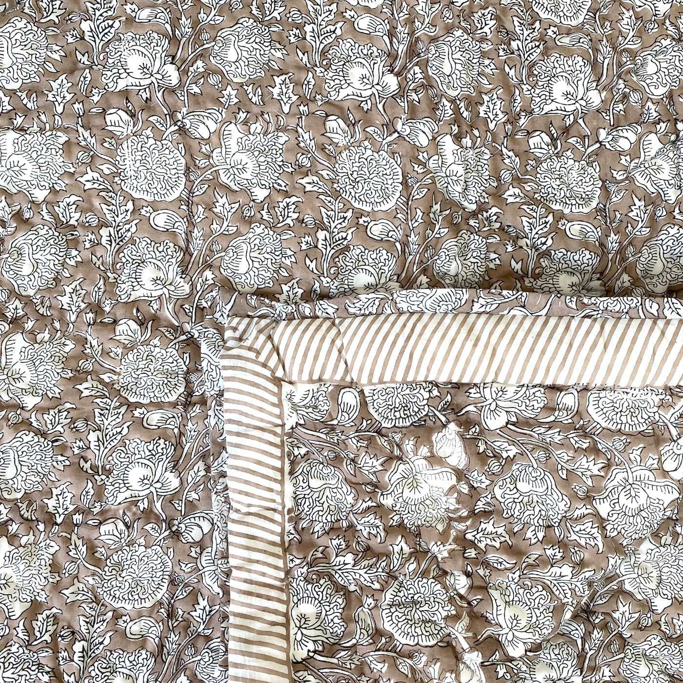 Roomers bomulds-vattæppe - Beige Flower - Size 2.3 x 1.5 M.