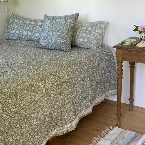 Quiltet vattæppe - Hosta - Size 2.3 x 1.5 M.