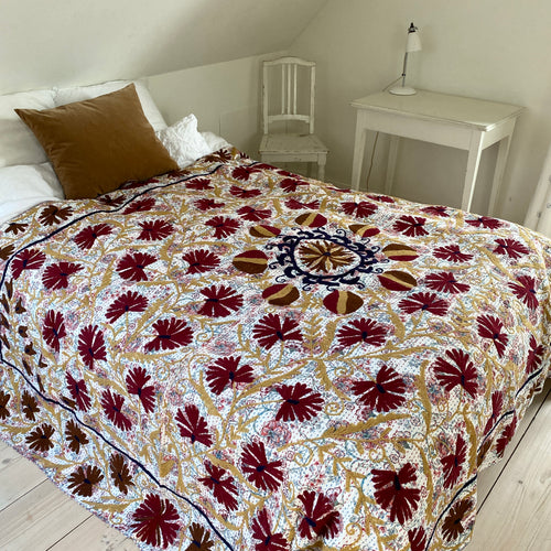 Kantha suzani No 32 - 2.5 x 2.1 M