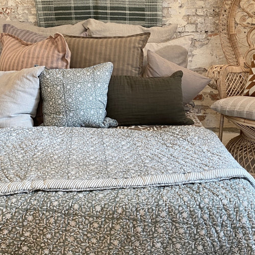 Quiltet tæppe dobbeltseng - Hosta - Size 2.7 x 2.7 M.